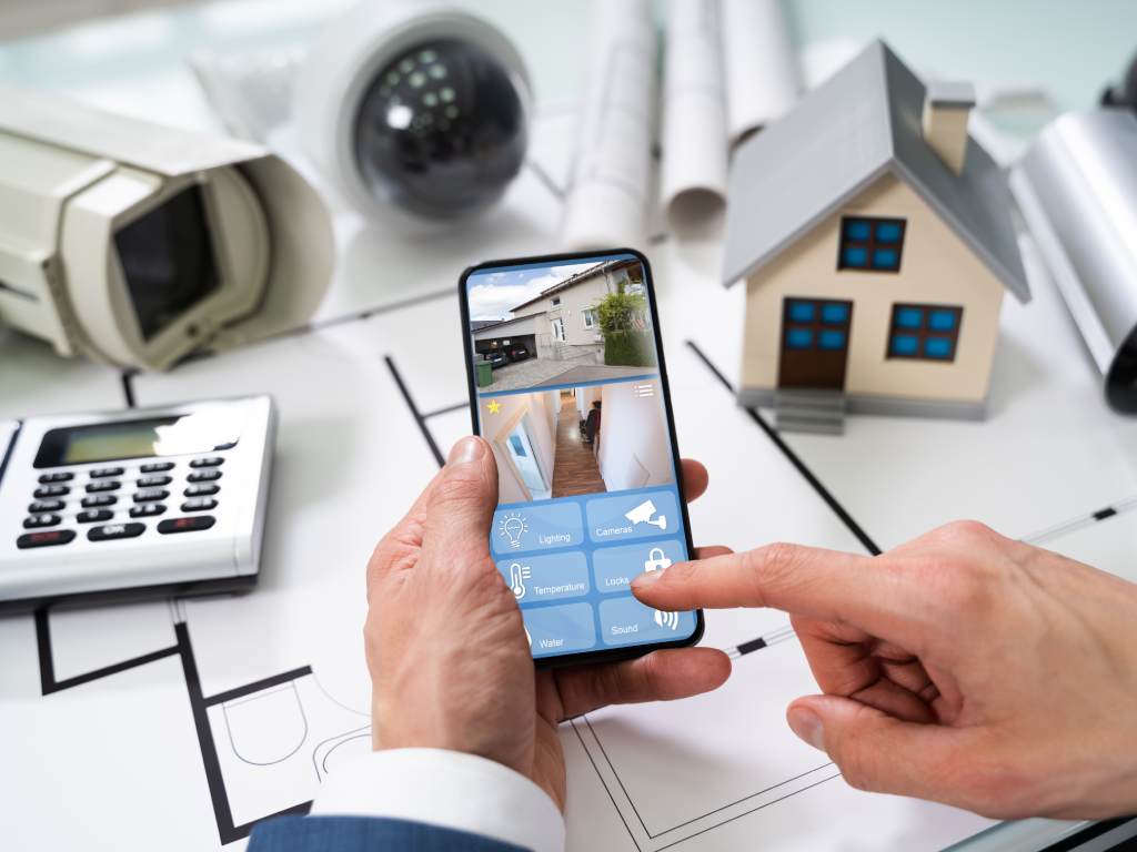 4 formas de vigilar tu casa mientras estás de vacaciones