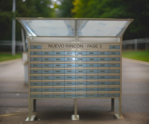 Cuatro aspectos a tener en cuenta al instalar buzones de comunidad en el exterior